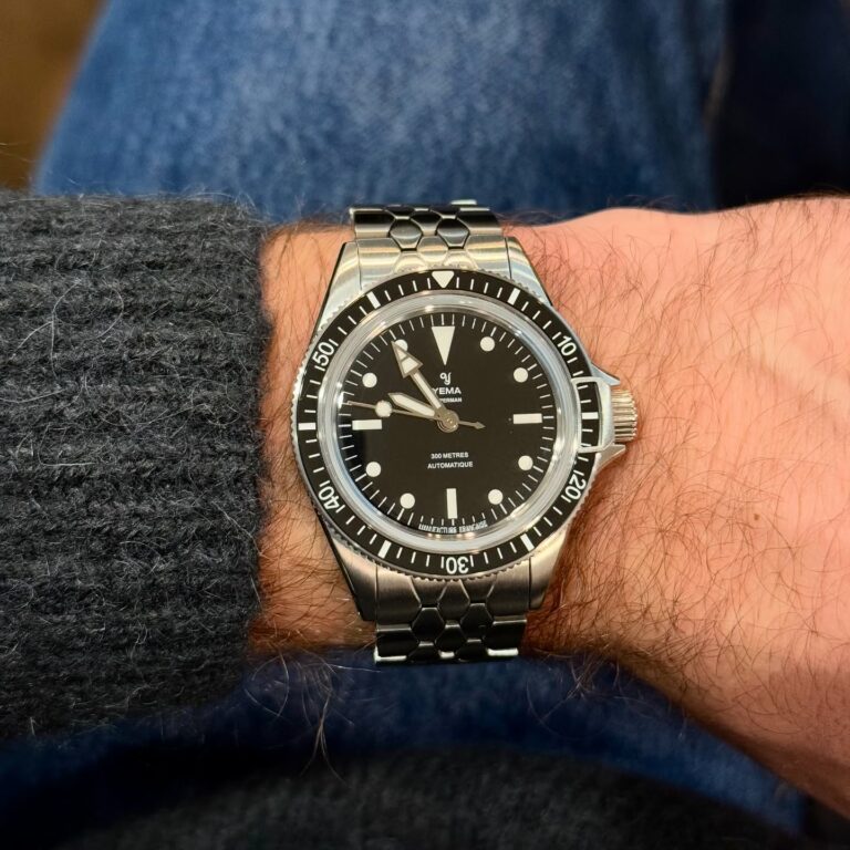 Instagram post from laminuteperpetuelle. This post is in position 2.