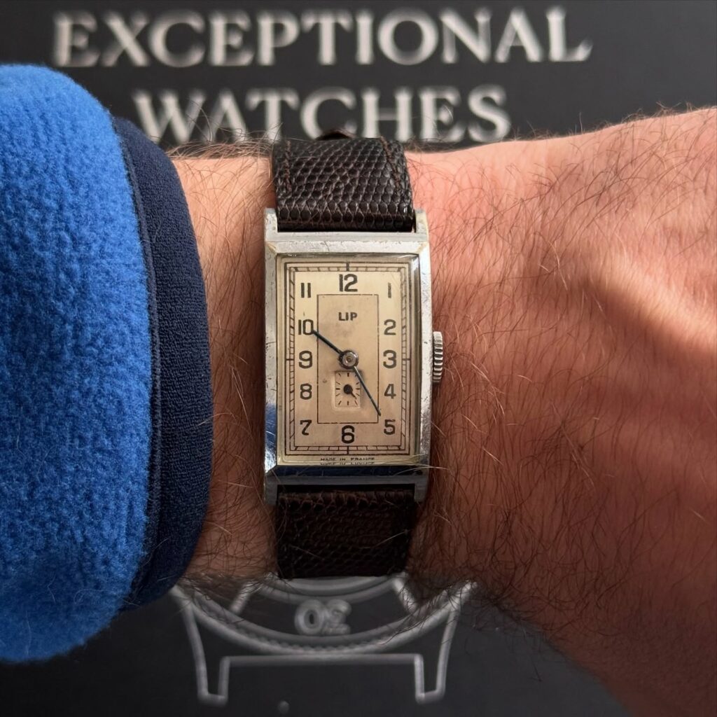 Instagram post from laminuteperpetuelle. This post is in position 1.