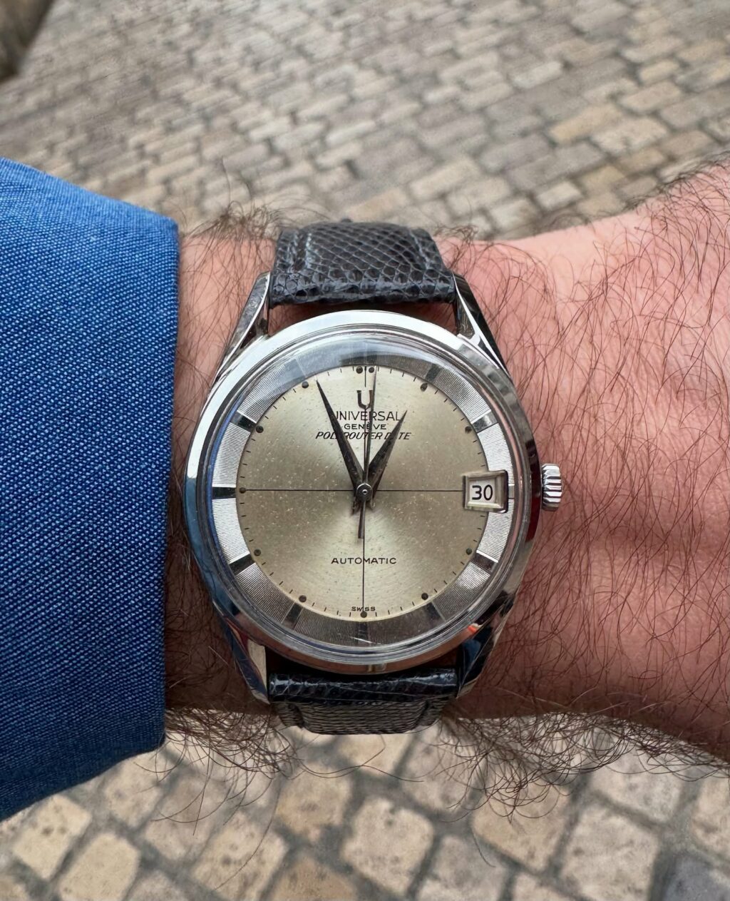 Instagram post from laminuteperpetuelle. This post is in position 0.